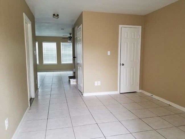 Building Photo - 4947 S Cancun Dr