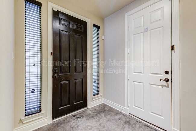 Building Photo - 2724 Sherwin St