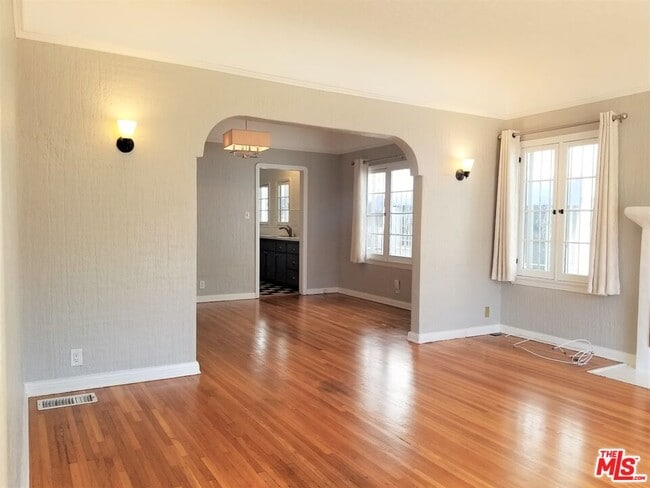 Building Photo - 329 N Ogden Dr