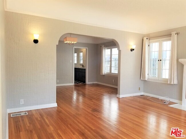 Foto del edificio - 329 N Ogden Dr