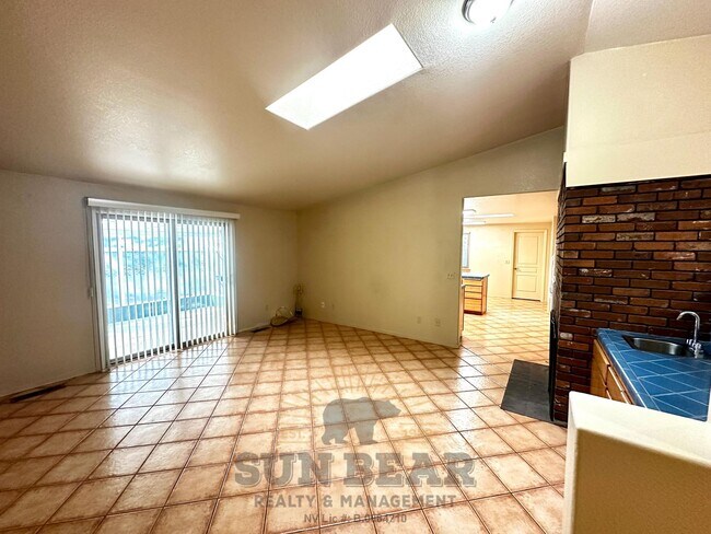 Foto del edificio - 3 Bedroom Home in S. Reno w new Fencing! Dog upon approval!
