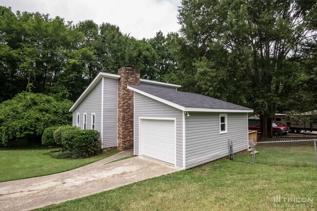 Building Photo - 530 N Royal Tower Dr