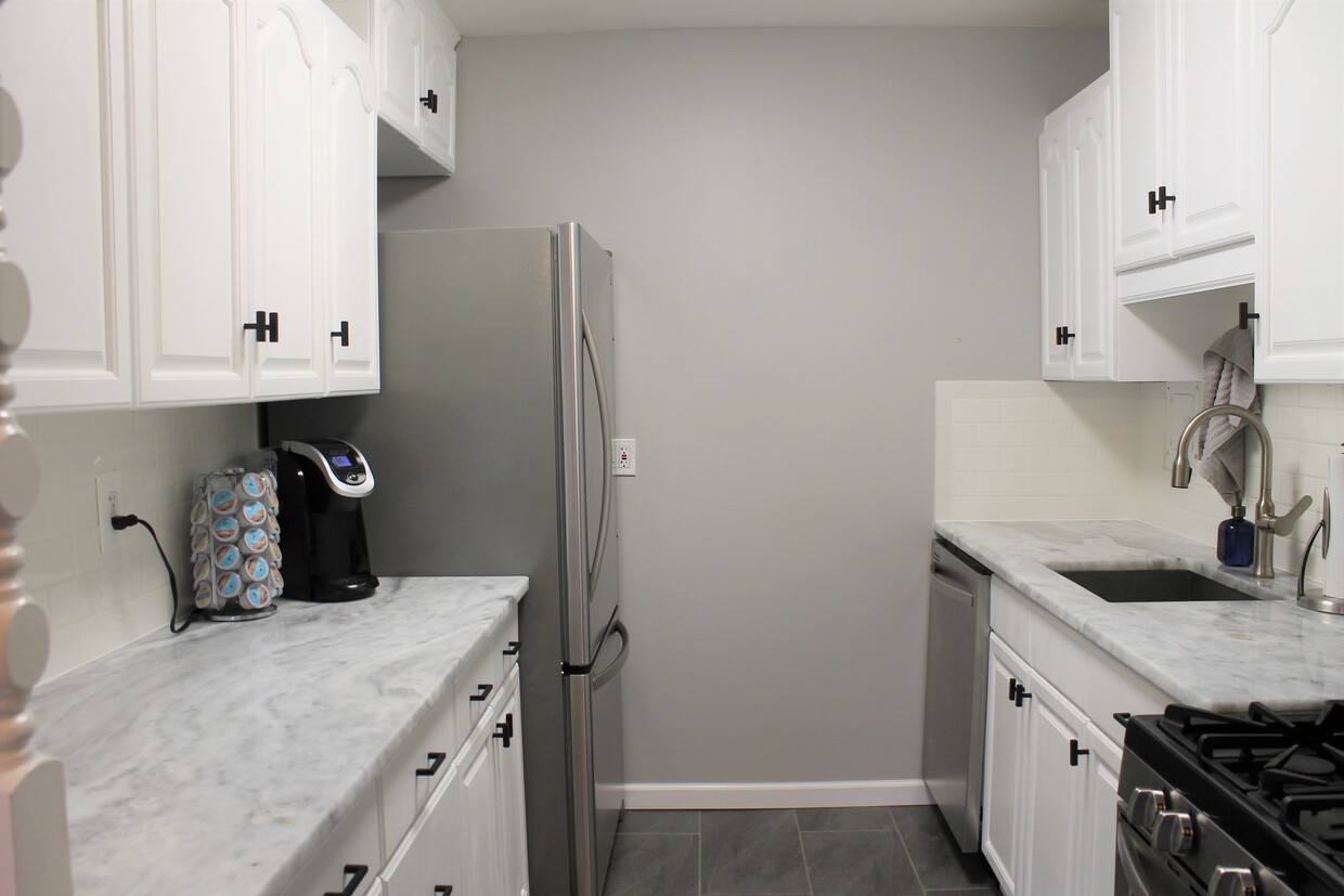 Spacious Galley Kitchen - 5250 Valley Forge Dr