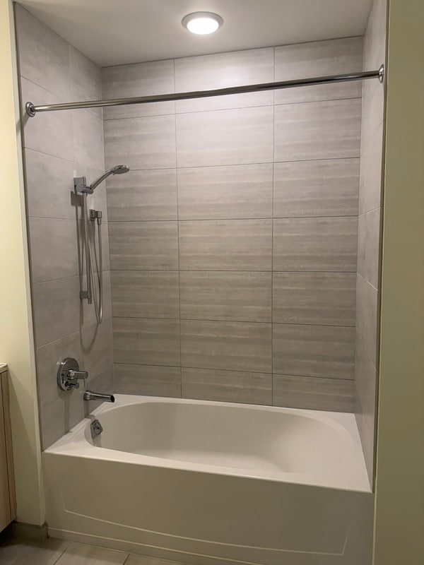 Building Photo - 641 W Lake St