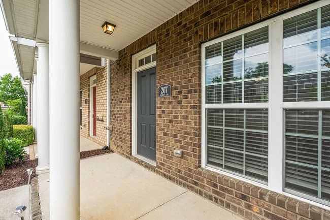 Building Photo - 207 Oldbury Ln