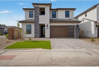 Building Photo - 1131 E Yellowstone Pl