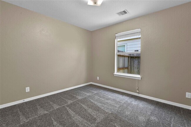 Building Photo - 723 Pequin Rd