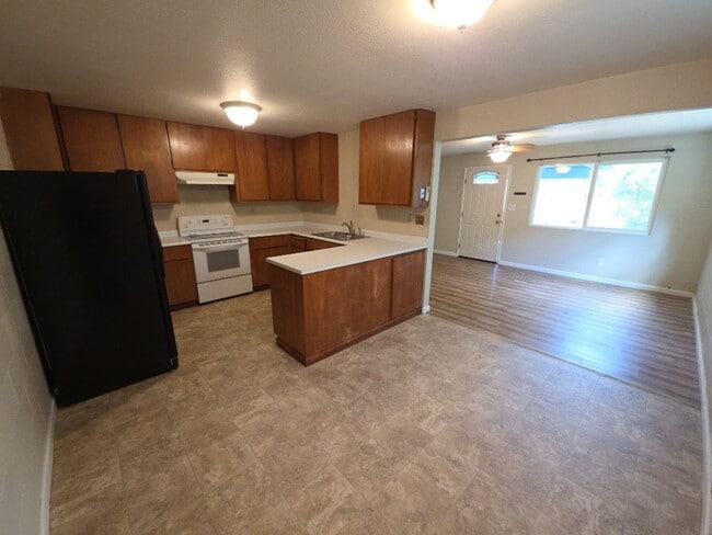 Building Photo - 3480 Idlewood Dr