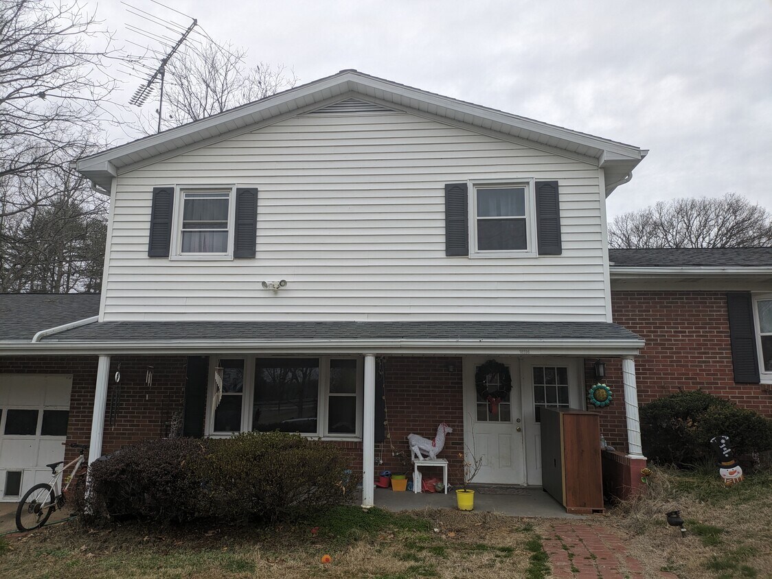 Foto principal - 18596 James Madison Hwy