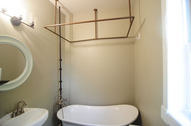 Foto del edificio - 202 Beirne Ave NW