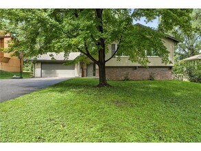 Building Photo - 11220 Red Fox Dr N