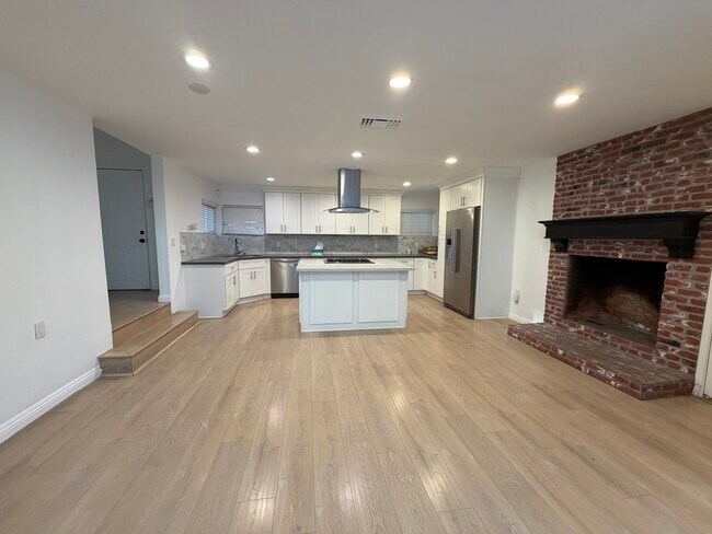 Building Photo - 5732 Wilbur Ave