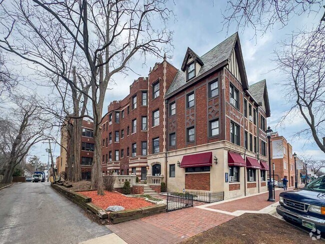 Building Photo - 376 Hazel Ave