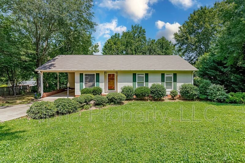 Primary Photo - 300 Indian Trail