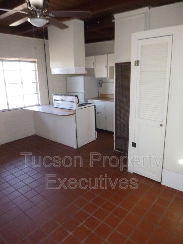 Building Photo - 1435 E Benson Hwy