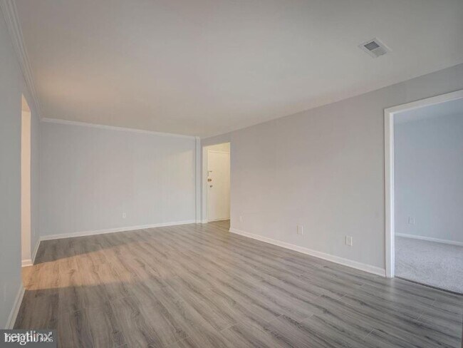 Building Photo - 2 br, 1 bath Condo - 8306 Tobin Rd