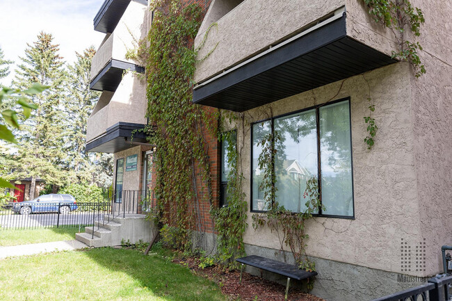 Photo du bâtiment - Renfrew Corner Apartments