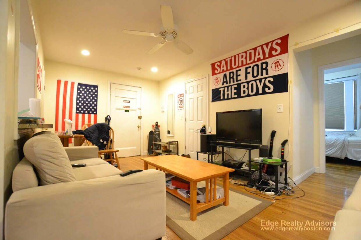 Foto principal - 132 Amory St