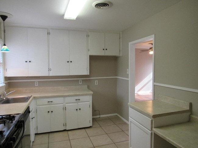 Building Photo - 3-BEDROOM HOME IN TERRELL HEIGHTS