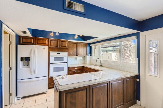 Foto del edificio - 8476 E Chaparral Rd