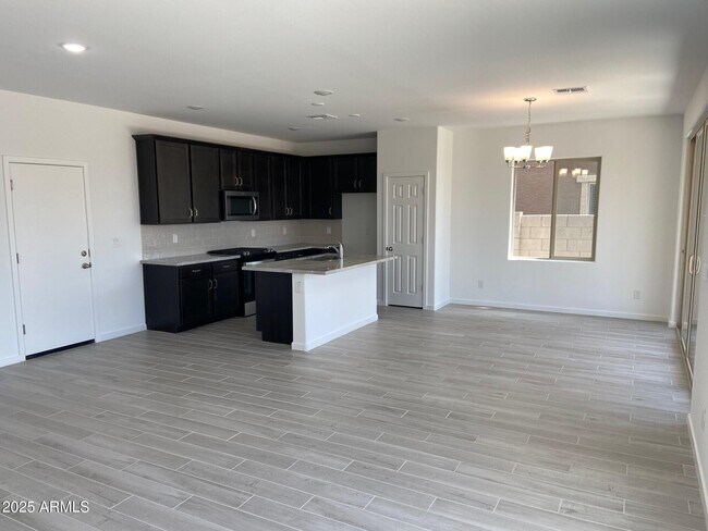 Foto del edificio - 2174 N Marketside Ave