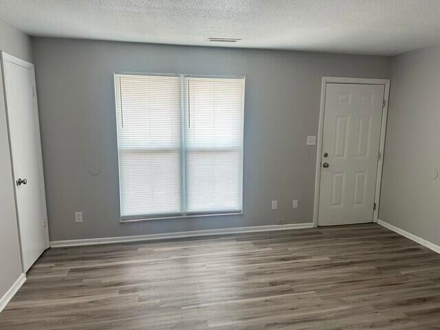 Building Photo - 2075 Clingan Dr NW