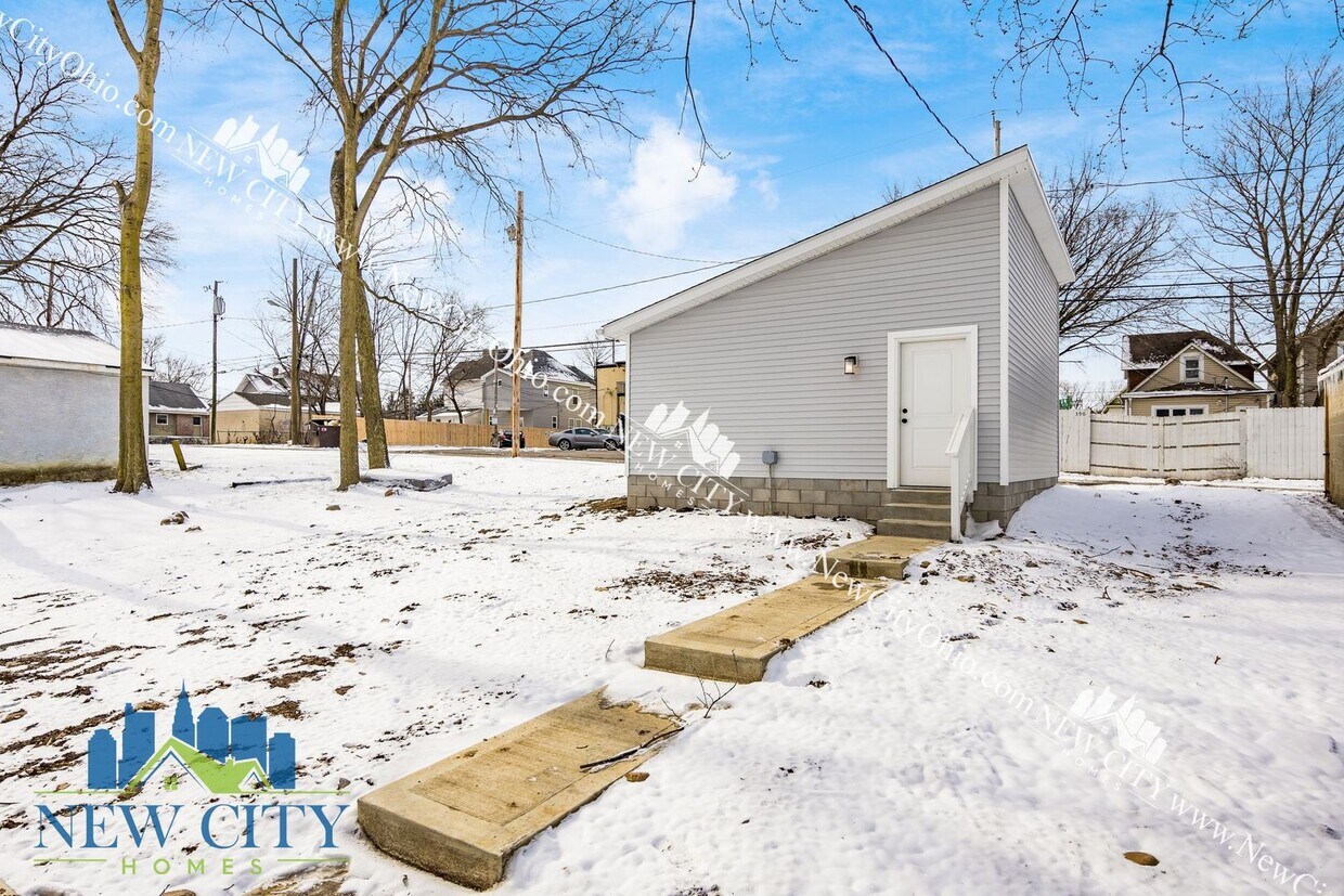 Building Photo - BRAND NEW 3 BEDROOM 2.5 BATHROOM FRANKLINT...
