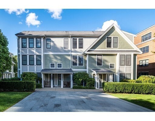 Foto del edificio - 115 Crowninshield Rd