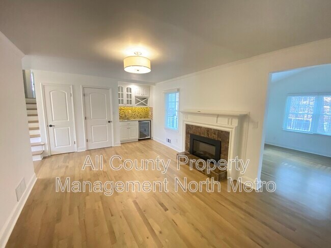 Foto del edificio - 180 Crestwood Ct