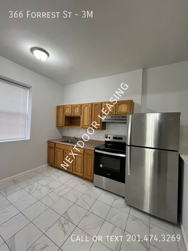 Photo - 366 Forrest St-3M