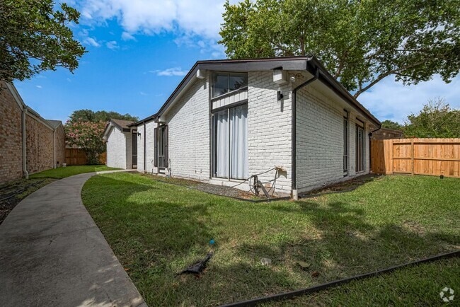 Building Photo - 1014 Fleetwood Pl Dr