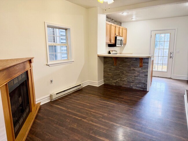 Foto del edificio - Cozy + Convenient Hanover 3BR w/ Backyard ...