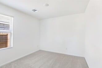 Building Photo - 724 Zuppino Ln