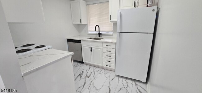 Building Photo - 206 Main St