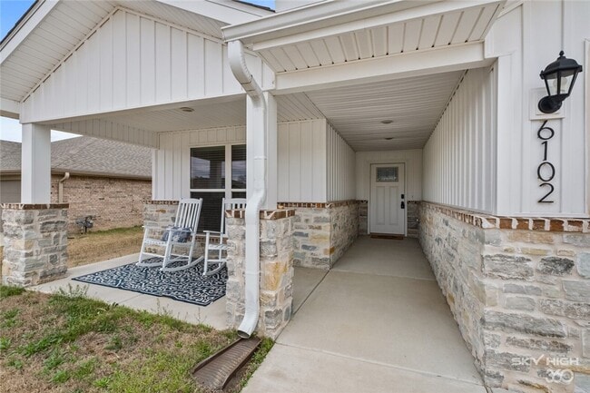 Foto del edificio - 6102 NW Hoover St