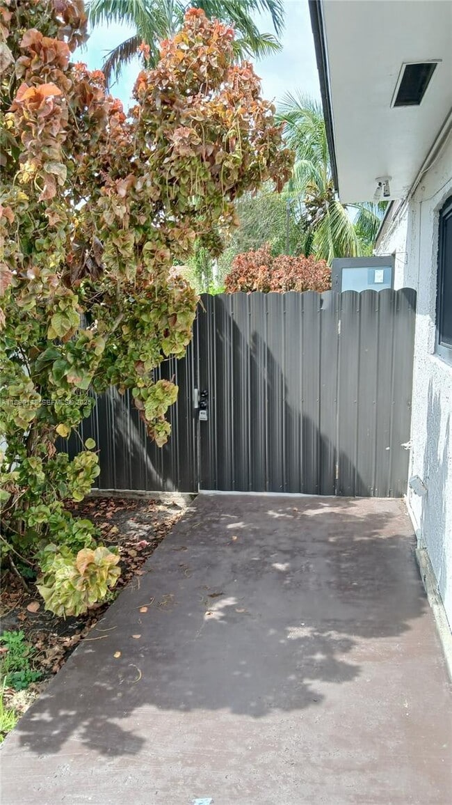 Building Photo - 29XX SW 114th Ave