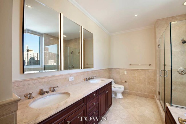 Foto del edificio - 351 E 51st St