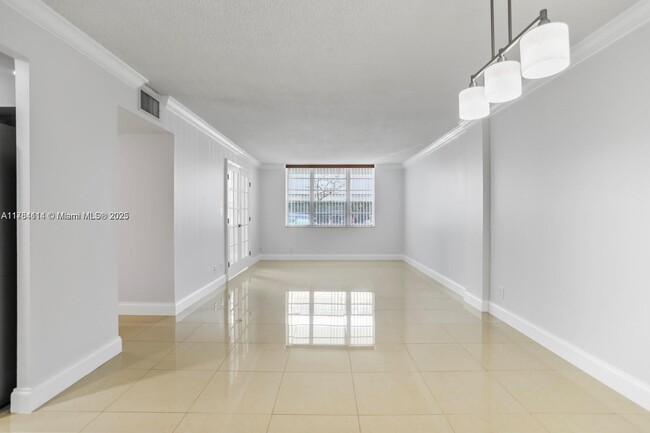 Building Photo - 1913 S Ocean Dr