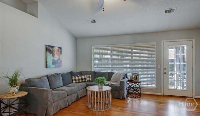 Foto del edificio - 127 Sweet Gum Rd