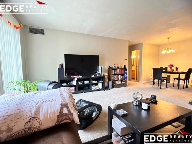 Foto del edificio - 49 Village Brook Ln