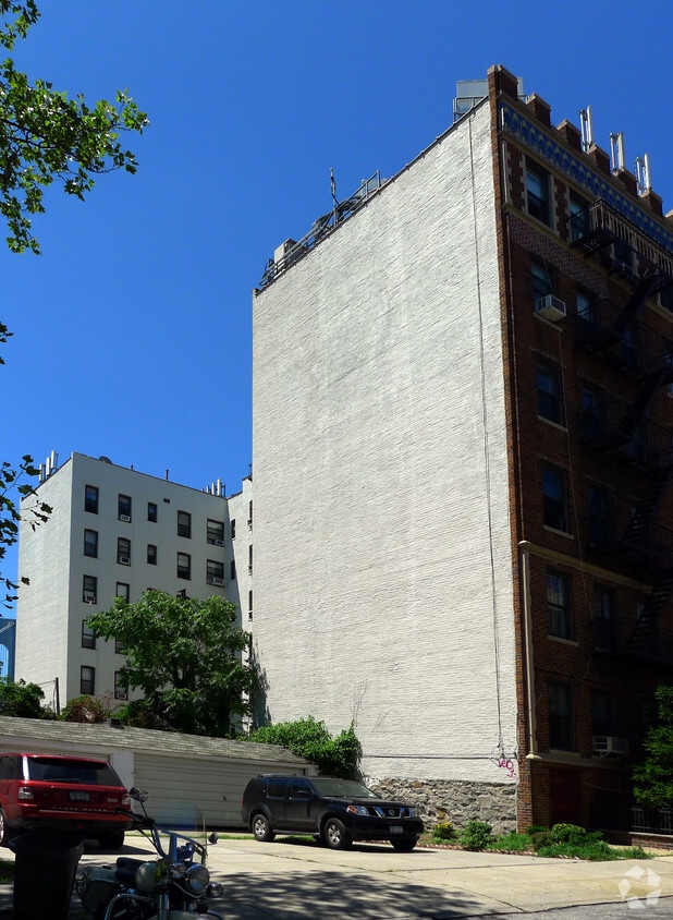 Building Photo - 440 95th St