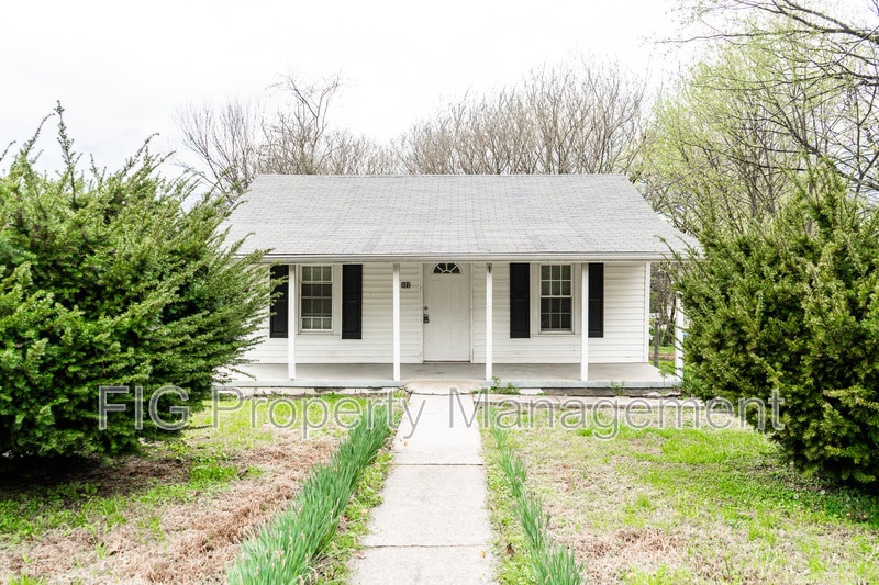 Primary Photo - 322 Russell Rd