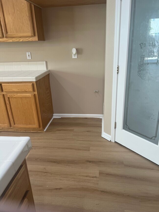 Foto del edificio - 1571 Riverview Ave
