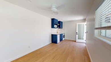 Building Photo - 419 H Ave