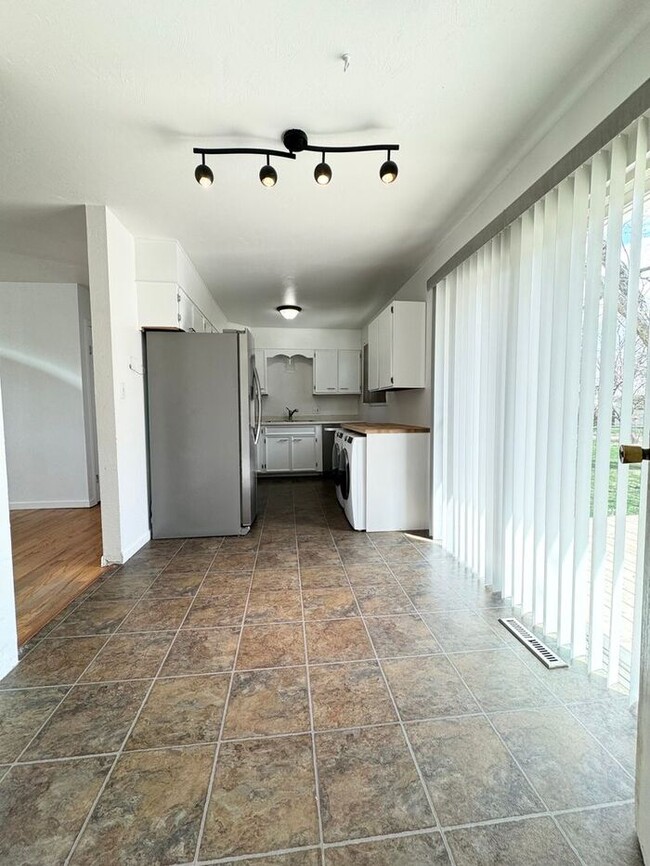 Building Photo - Charming Updated 3bd, 1bath Home In SW Lov...