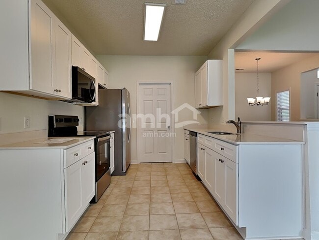 Building Photo - 523 Amsonia Cir