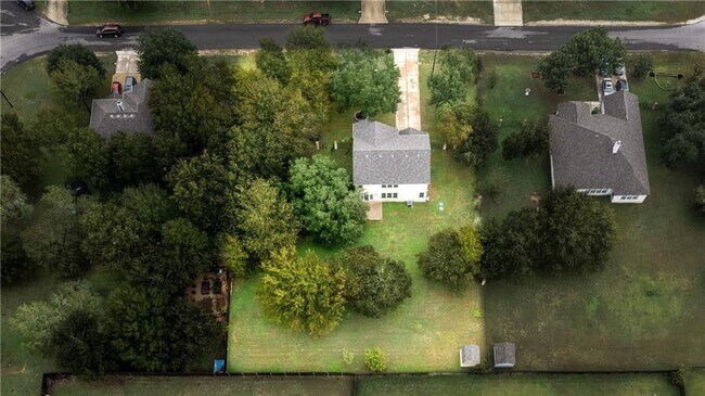 Building Photo - 972 Bella Vista Cir