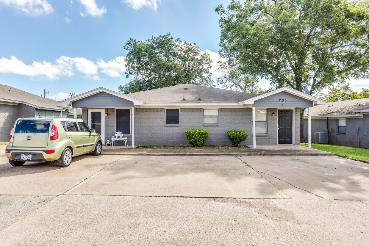 Primary Photo - 209 N Texas St