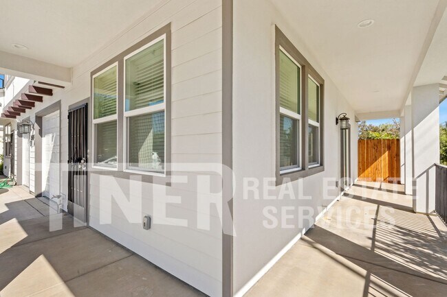Building Photo - Newer Build 3 Bedroom Home