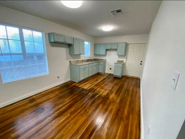 Foto del edificio - 618 Chopin St